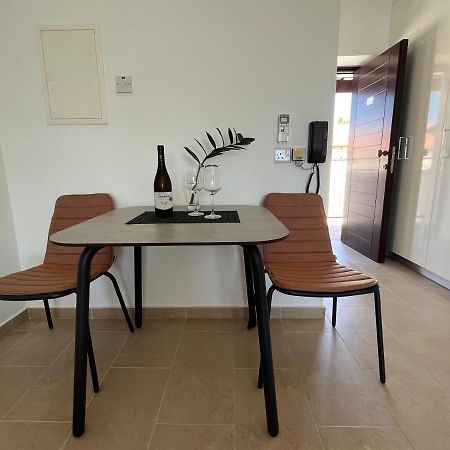 Papho'S Mare Apts Пафос Екстериор снимка