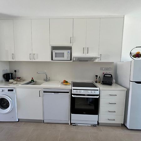 Papho'S Mare Apts Пафос Екстериор снимка