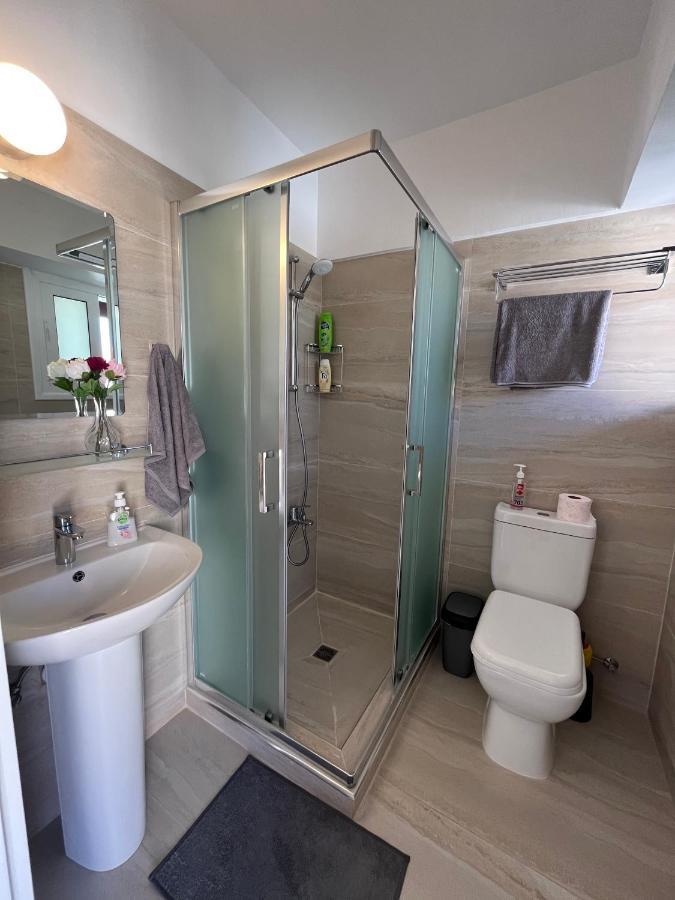Papho'S Mare Apts Пафос Екстериор снимка